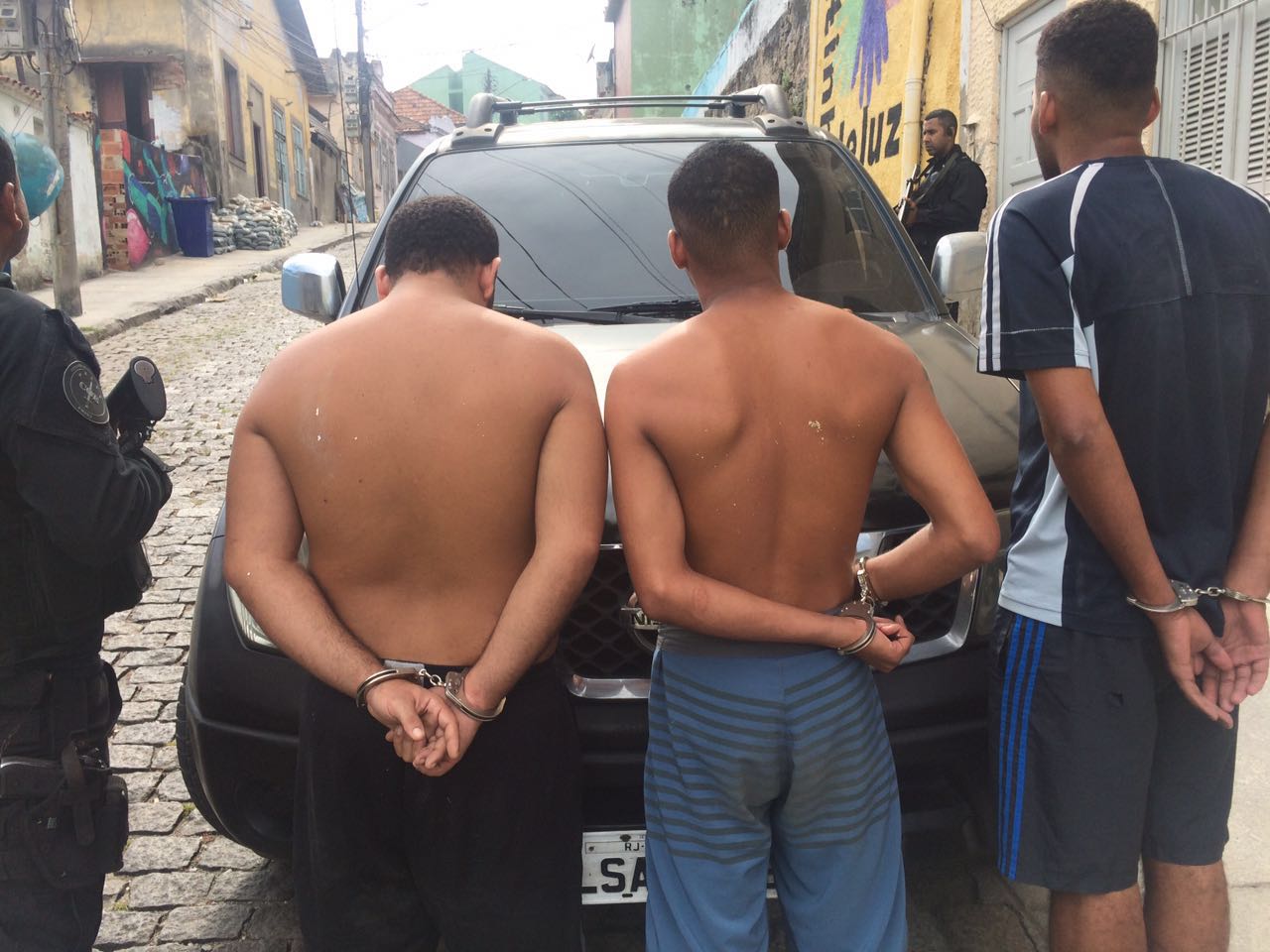 Informação do Disque Denúncia leva polícia a prender traficante do Morro da Providência