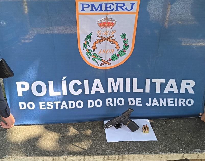 Com ajuda do Disque Denúncia, 39°BPM apreendem pistola e munições em Belford Roxo