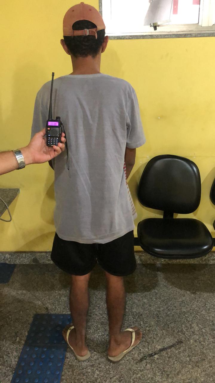 Homem é preso e rádio transmissor apreendido em Angra dos Reis