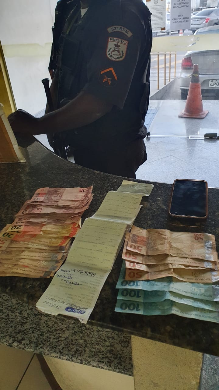 Informação do Disque Denúncia leva polícia a prender traficante que extorquia dinheiro de comerciantes em Angra dos Reis