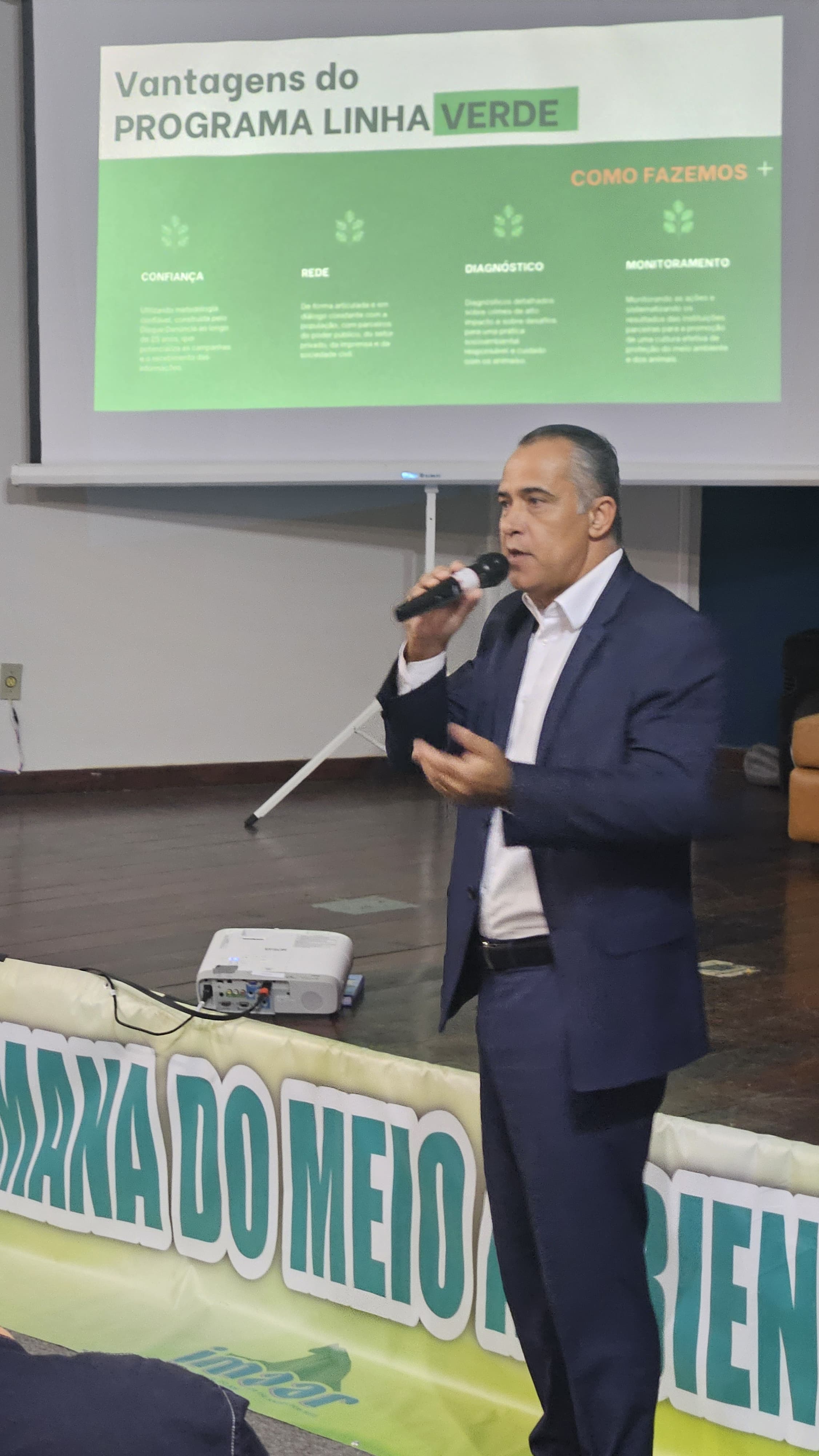 Coordenador Geral do Disque Denúncia ministra palestra em Angra dos Reis, apresentando o programa Linha Verde a alunos da rede municipal de ensino
