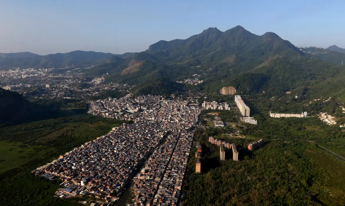 Criminosos impõem novas taxas de extorsão em comunidades da Zona Oeste do Rio e Baixada Fluminense