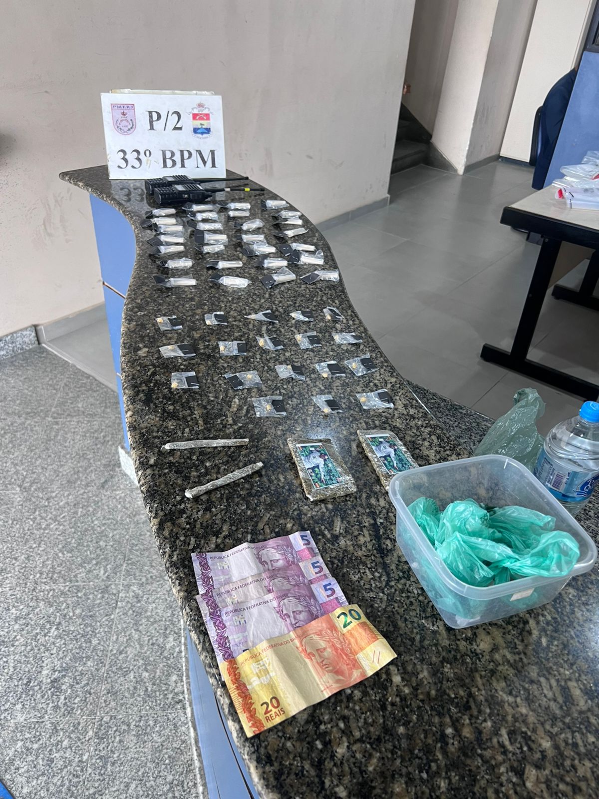 P2 prende traficantes de drogas nas Casinhas do Bracuí