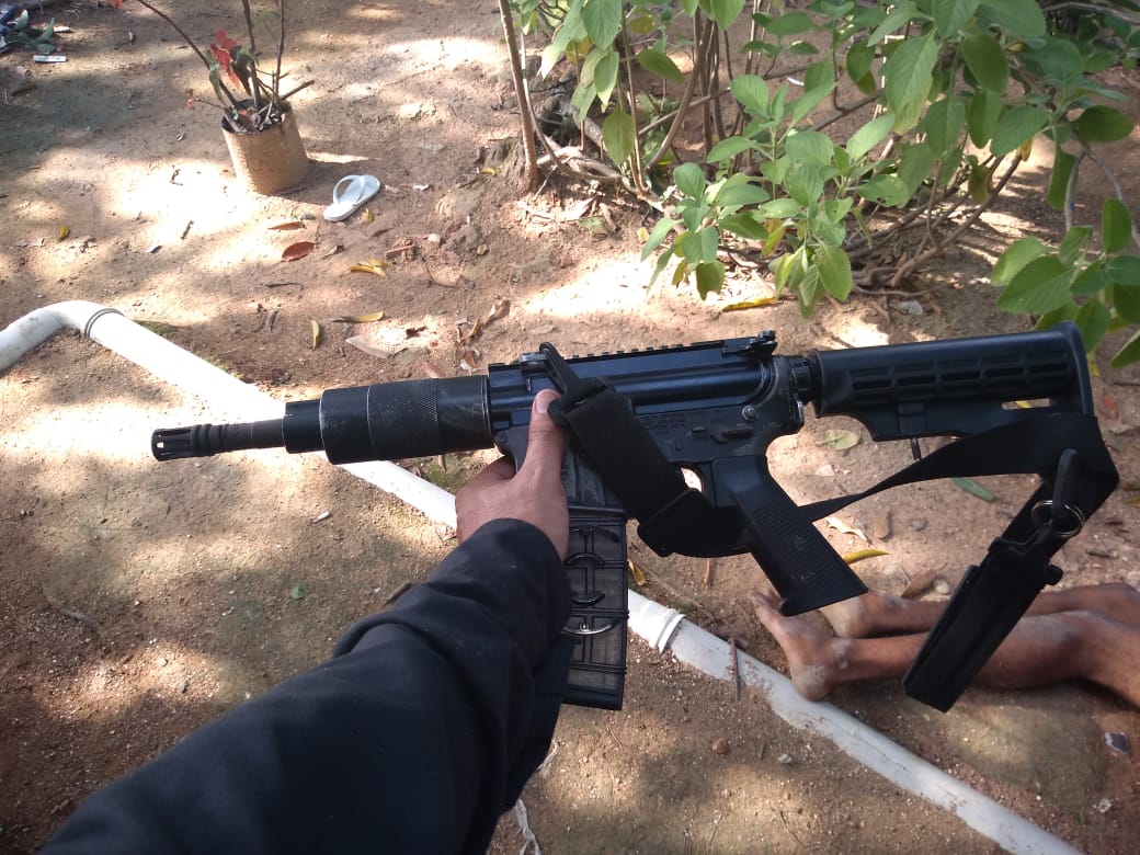 Informação do Disque Denúncia leva polícia militar a apreender fuzil em comunidade de Tribobó