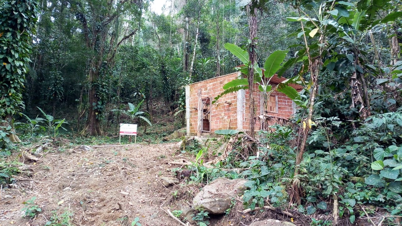 Denúncia do Linha Verde leva polícia a encontrar construção irregular em unidade de conservação no município de Paraty