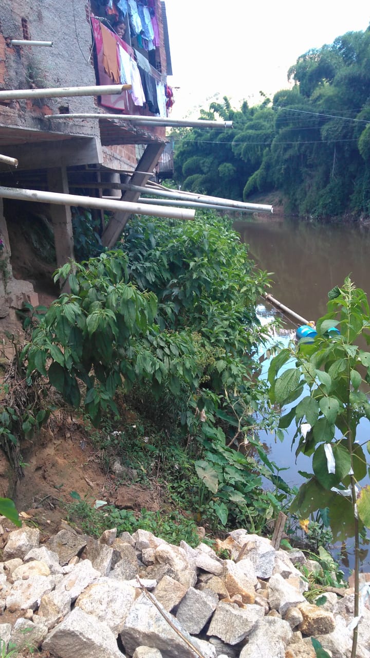 Polícia Ambiental coíbe construção de muro as margens do Rio Piabanha com auxílio de denúncia