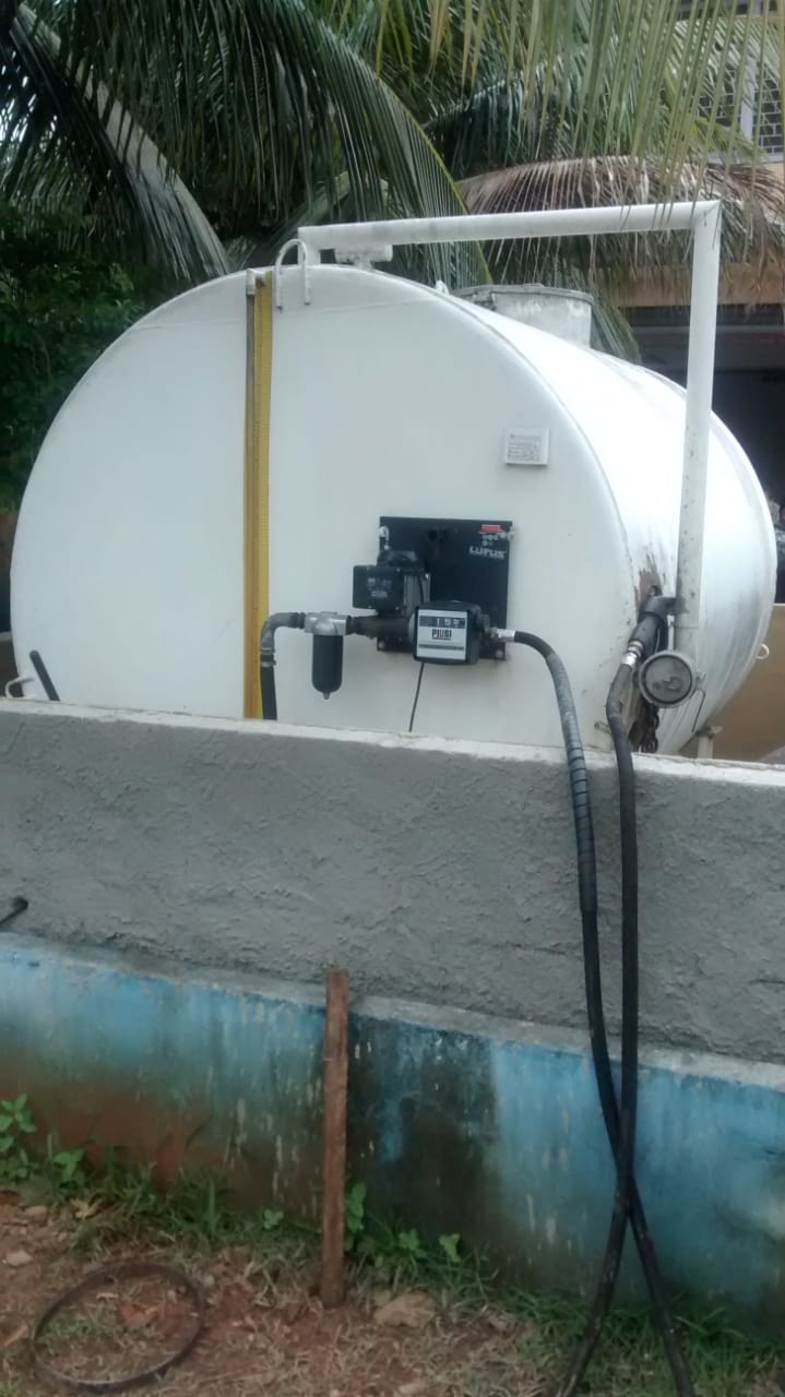 Polícia Ambiental fiscaliza empresa de lixo que mantinha tonéis de combustível armazenados de forma irregular em Itaguaí