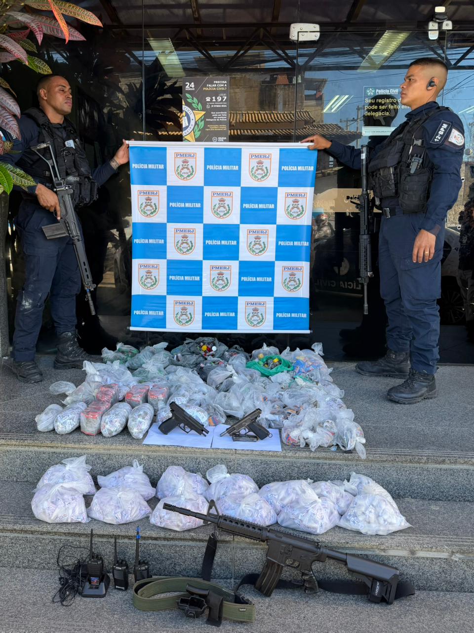 Disque Denúncia auxilia ação do 12º BPM em Maricá e quatro suspeitos são presos por tráfico