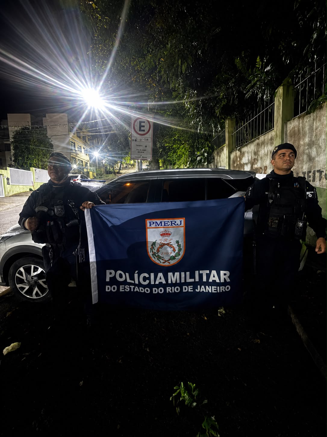 18°BPM apreende fuzil e explosivos na Taquara, com informações do Disque Denúncia