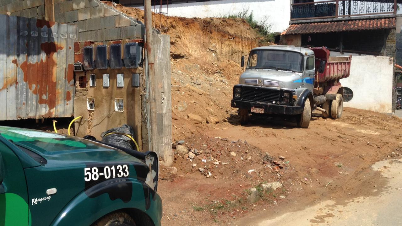 Polícia Ambiental encontra crimes ambientais no Quitandinha após denúncia do Linha Verde