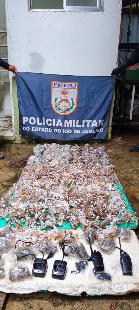 Informações do Disque Denúncia ajudam militares do 25º BPM a apreender drogas em Cabo Frio