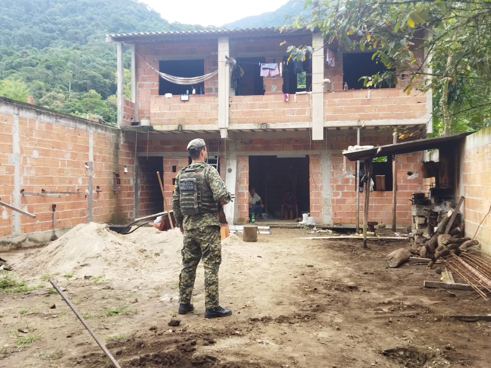 Polícia ambiental identifica construção irregular no Parque Mambucaba, em Angra dos Reis