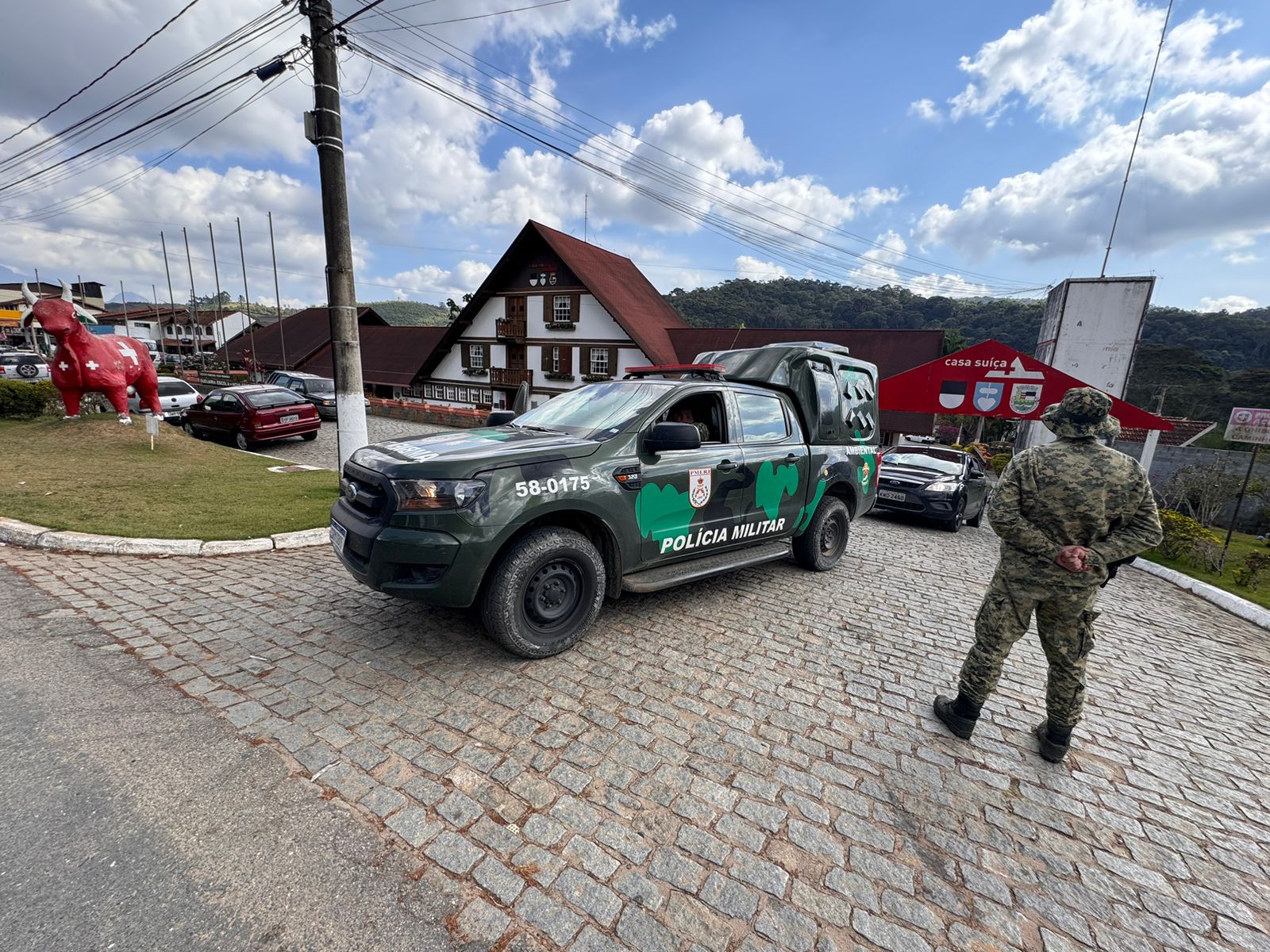 Queijaria que operava sem licença é flagrada poluindo rio em Nova Friburgo após denúncia 