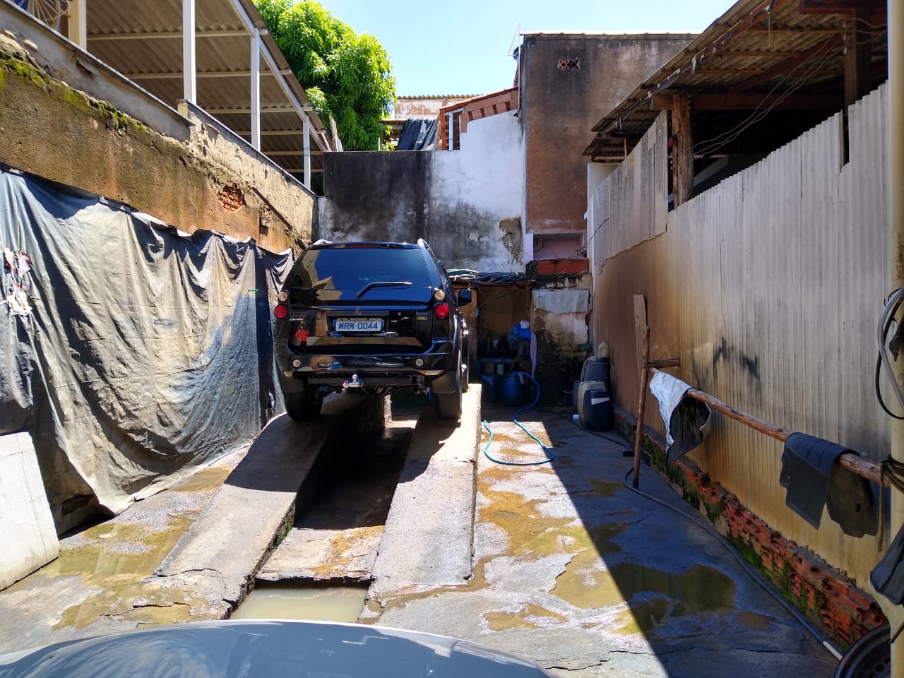 Lava jato que operava sem licenças ambientais é interditado em São Fidélis