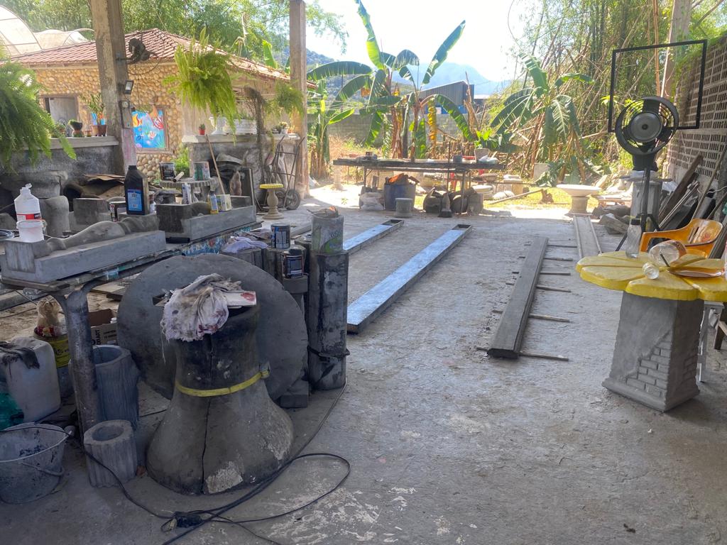 Fábrica de cimento sem licença é fiscalizada por policiais em Guapimirim 
