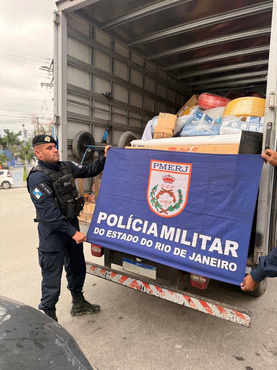 Informações do Disque Denúncia ajudam PMs do 15º BPM a recuperar carga roubada a em Duque de Caxias