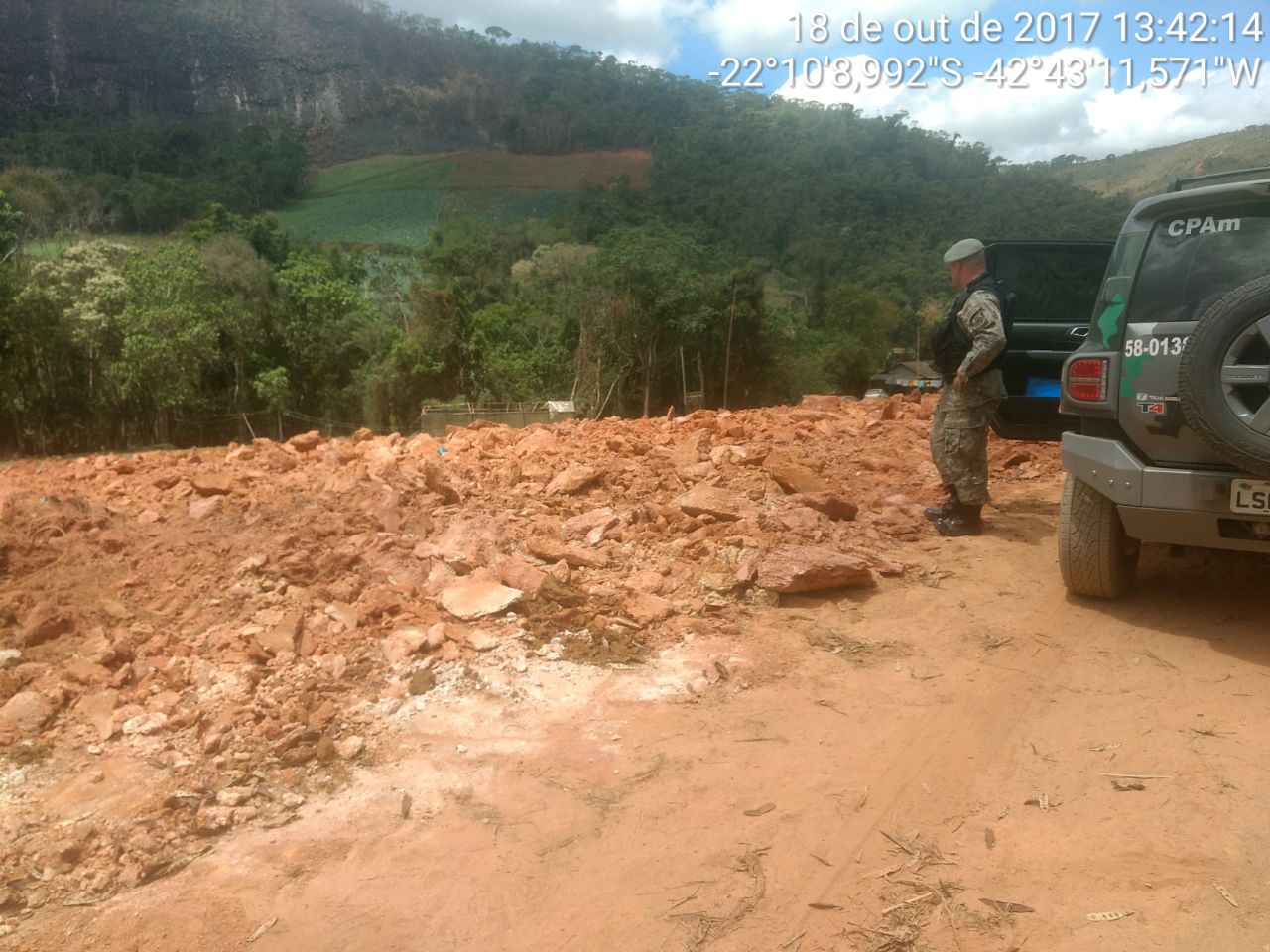 Denúncias do Linha Verde levam policia ambiental a encontrar 15 mil metros quadrados de área desmatada em Sumidouro