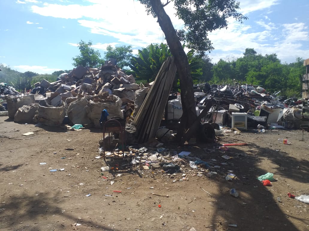 Terreno no Recreio onde funcionava uma reciclagem irregular é encontrado com auxílio do Linha Verde