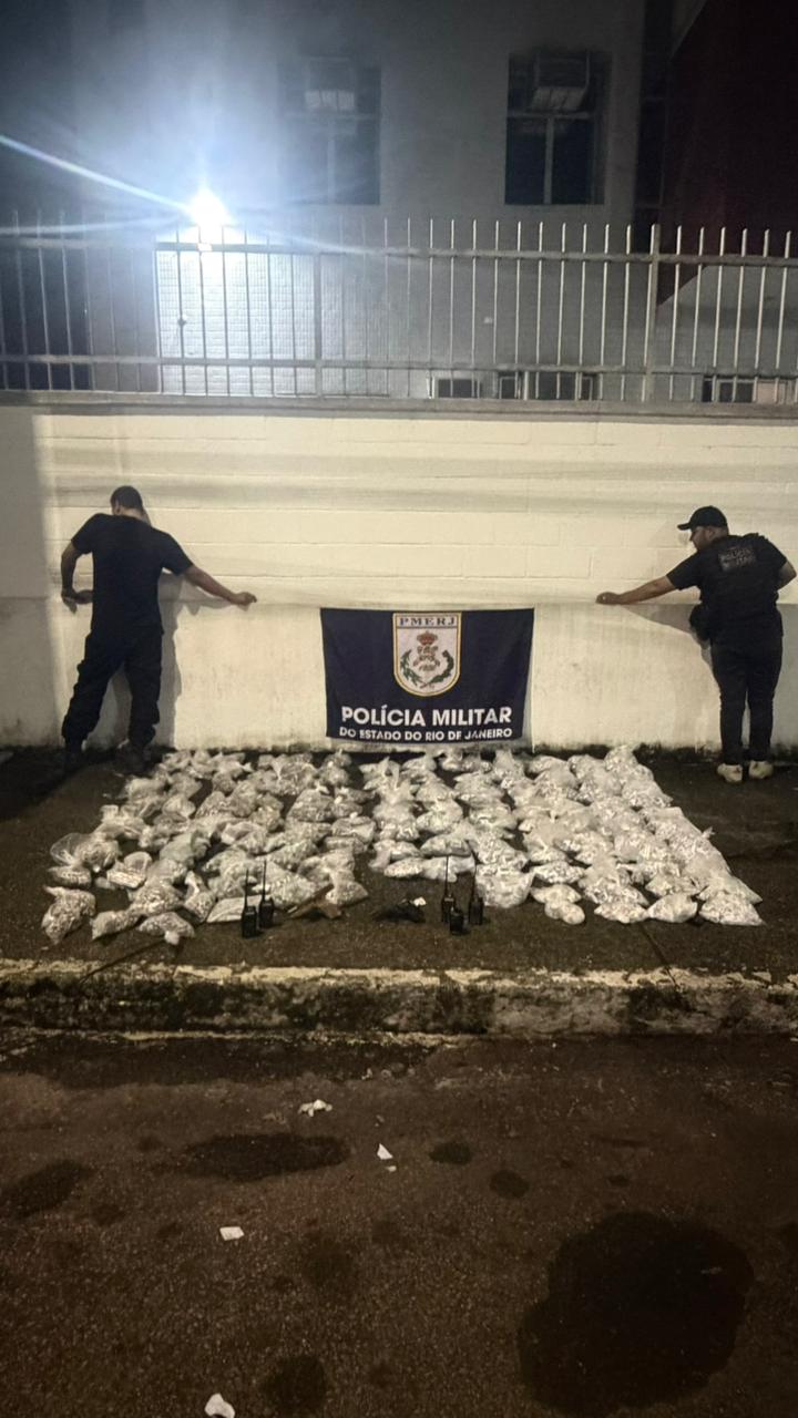 Com ajuda do Disque Denúncia, 15° BPM apreende armas e farta quantidade de drogas