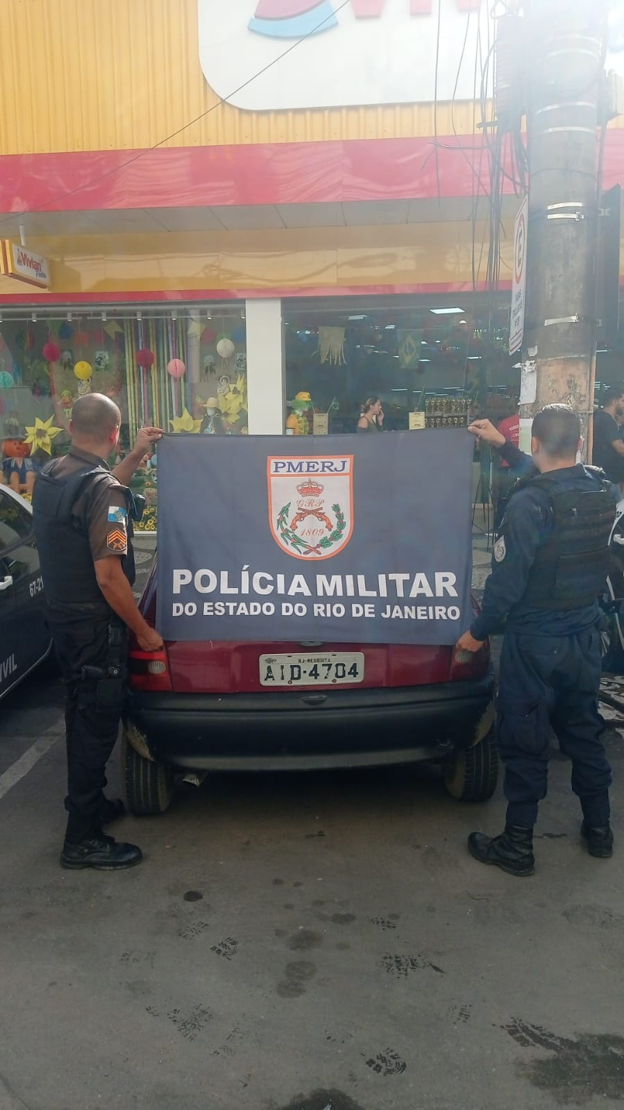 7°BPM recupera carro roubado em São Gonçalo, com ajuda do Disque Denúncia 