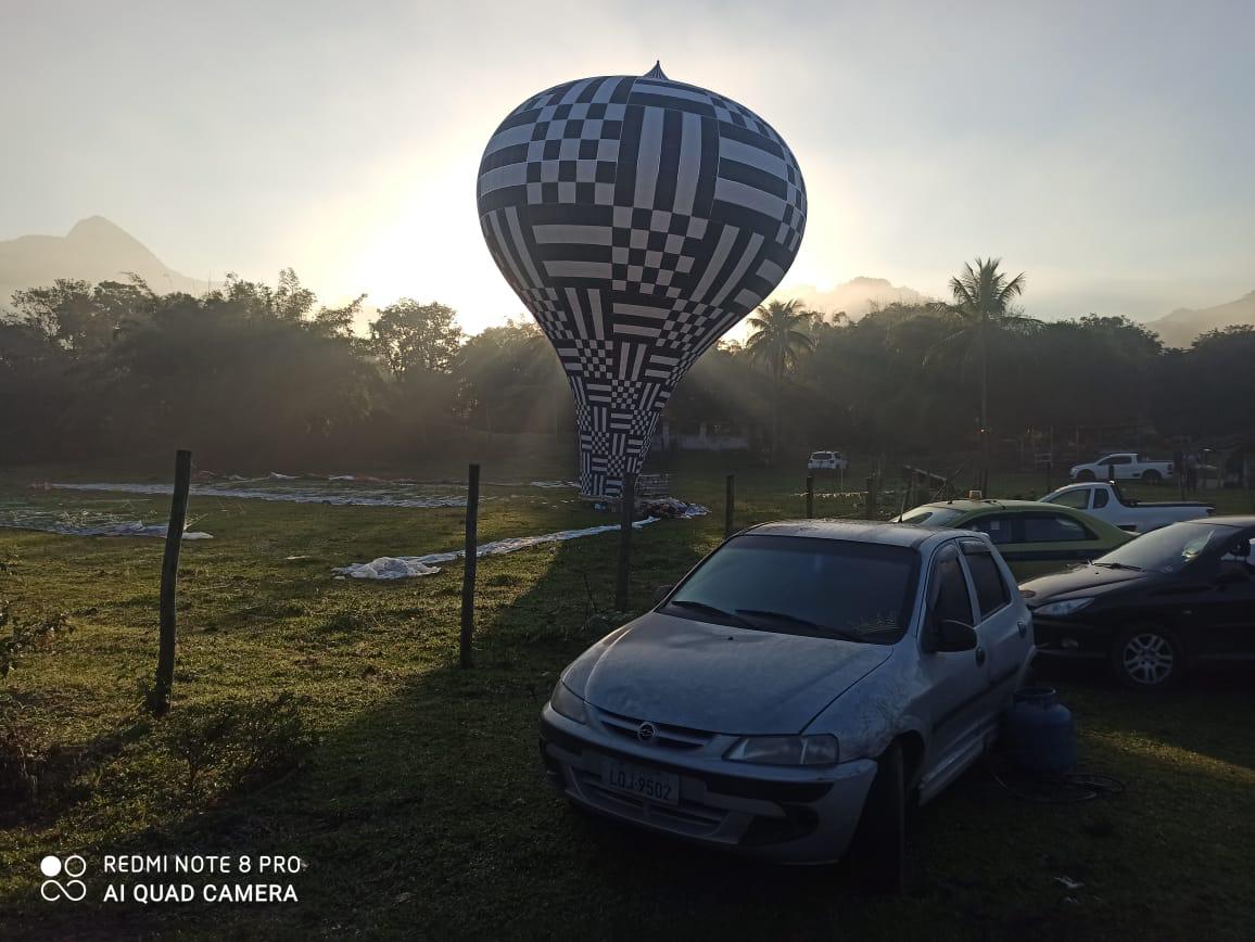 Denúncia do Linha Verde leva polícia a interromper festival de balões em Magé