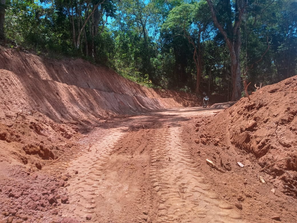 Denúncia leva equipe da 5ª UPAm a flagrar terraplanagem, abertura de estrada e desmatamento no Vale das Videiras, em Petrópolis