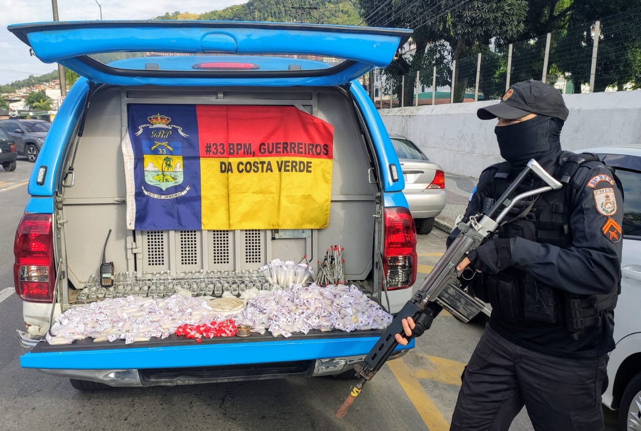 Denúncias sobre tráfico de drogas levam polícia a apreender drogas em Angra dos Reis