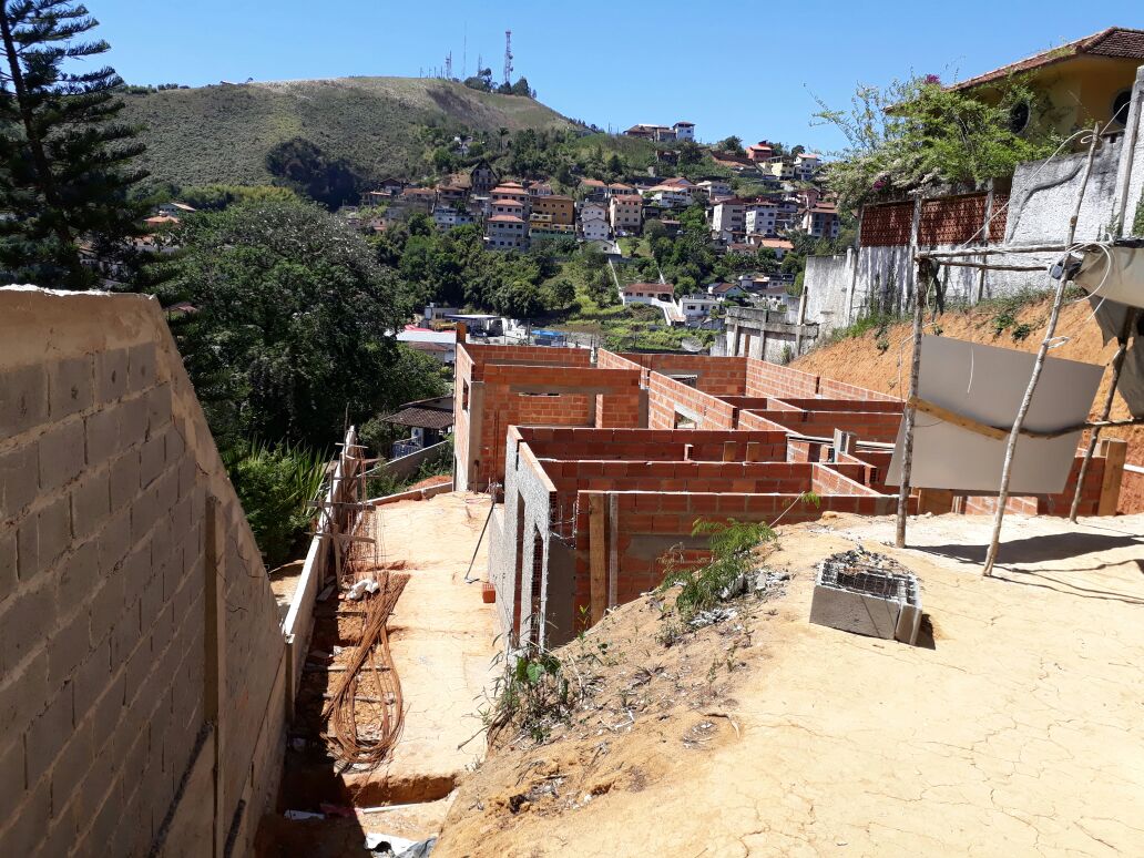 Construção irregular é encontrada pela polícia ambiental em Teresópolis com ajuda do Linha Verde
