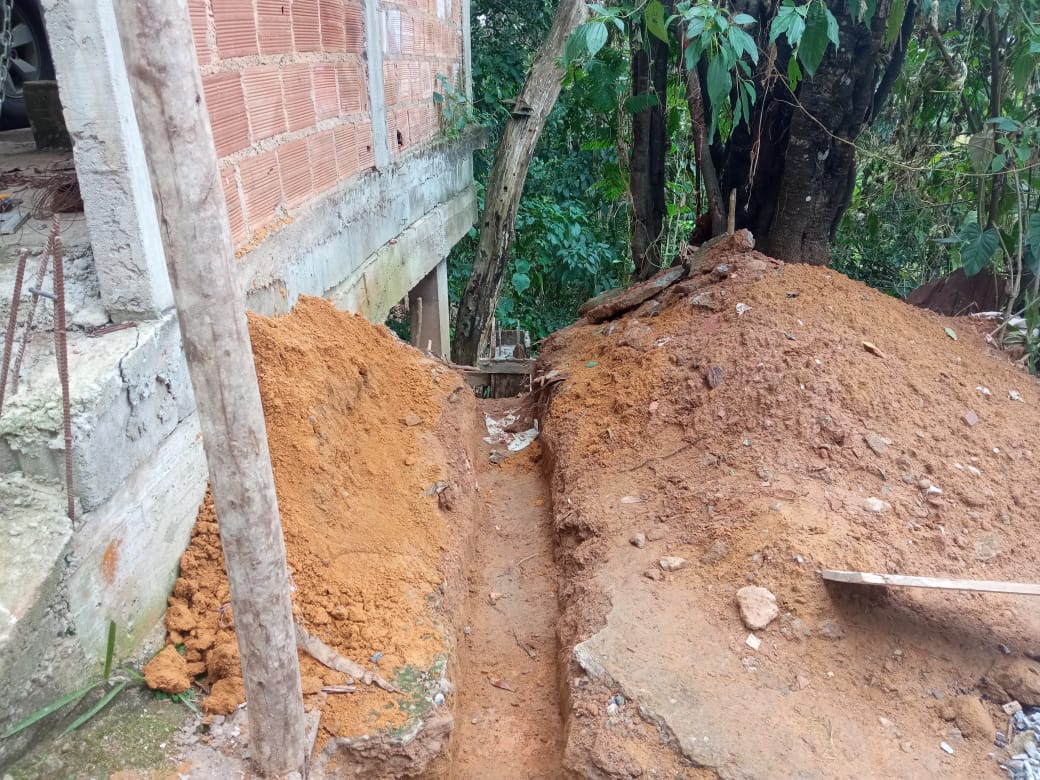 Linha Verde leva polícia a construção irregular as margens do Rio Piabanha, em Petrópolis