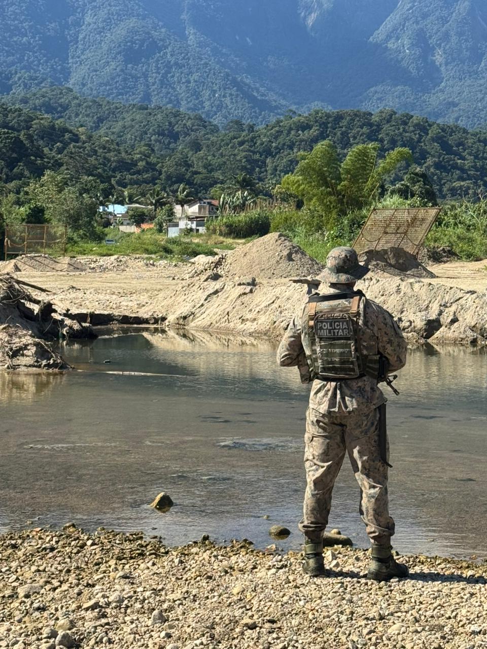 Informação do programa Linha Verde, leva polícia a identificar areal clandestino na Banqueta, em Angra dos Reis