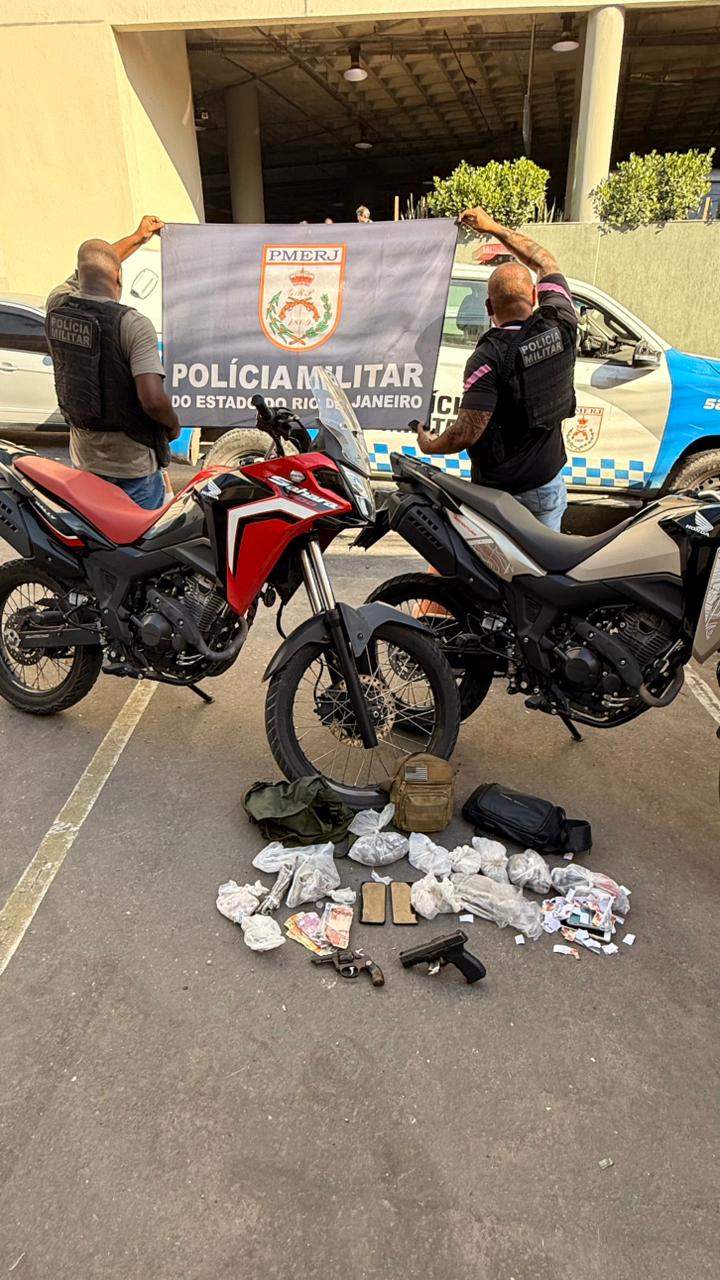 PM apreende armas, celulares e drogas em São Gonçalo com ajuda do Disque Denúncia 