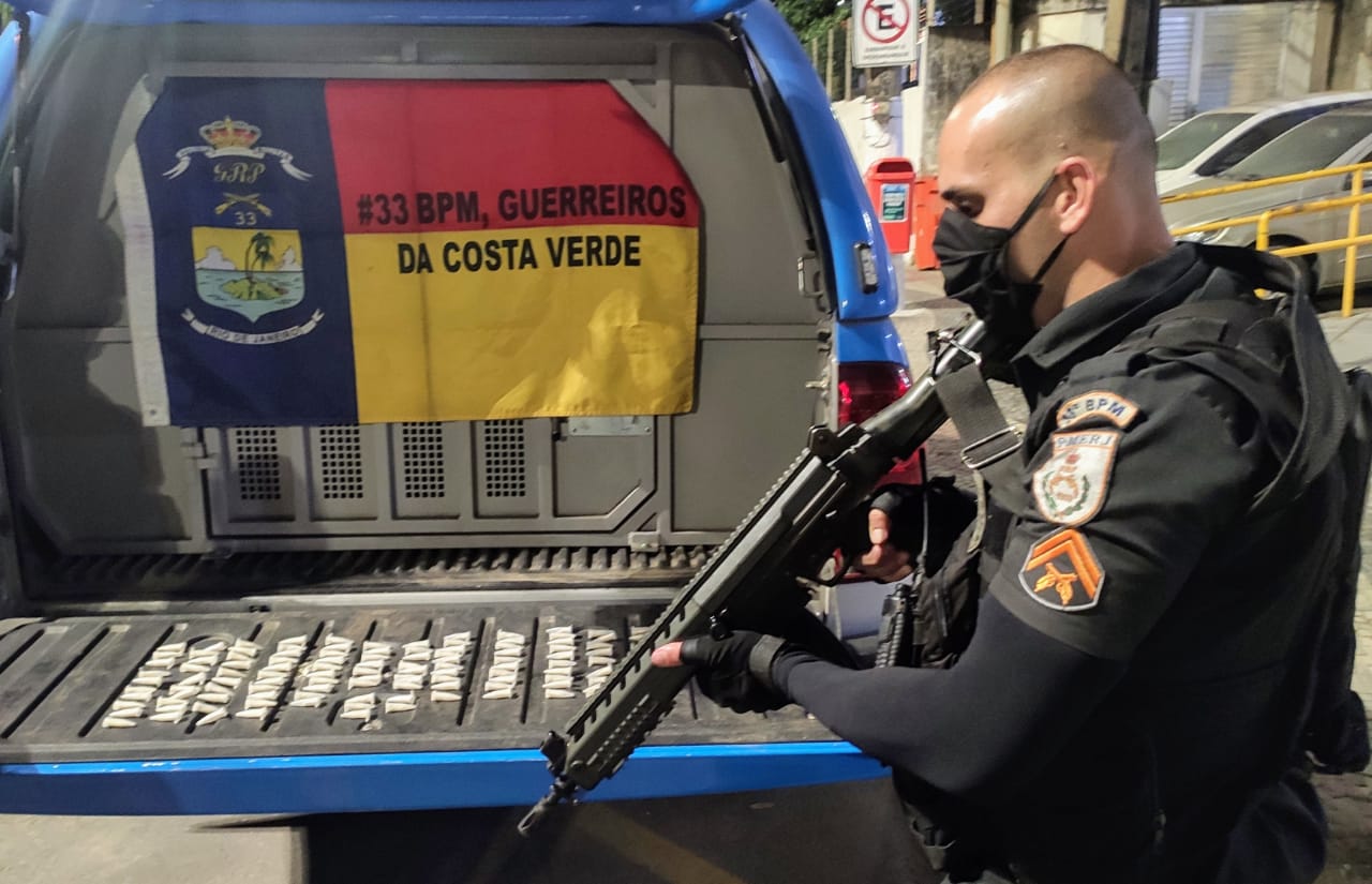 Polícia apreende pinos de cocaína em Angra dos Reis