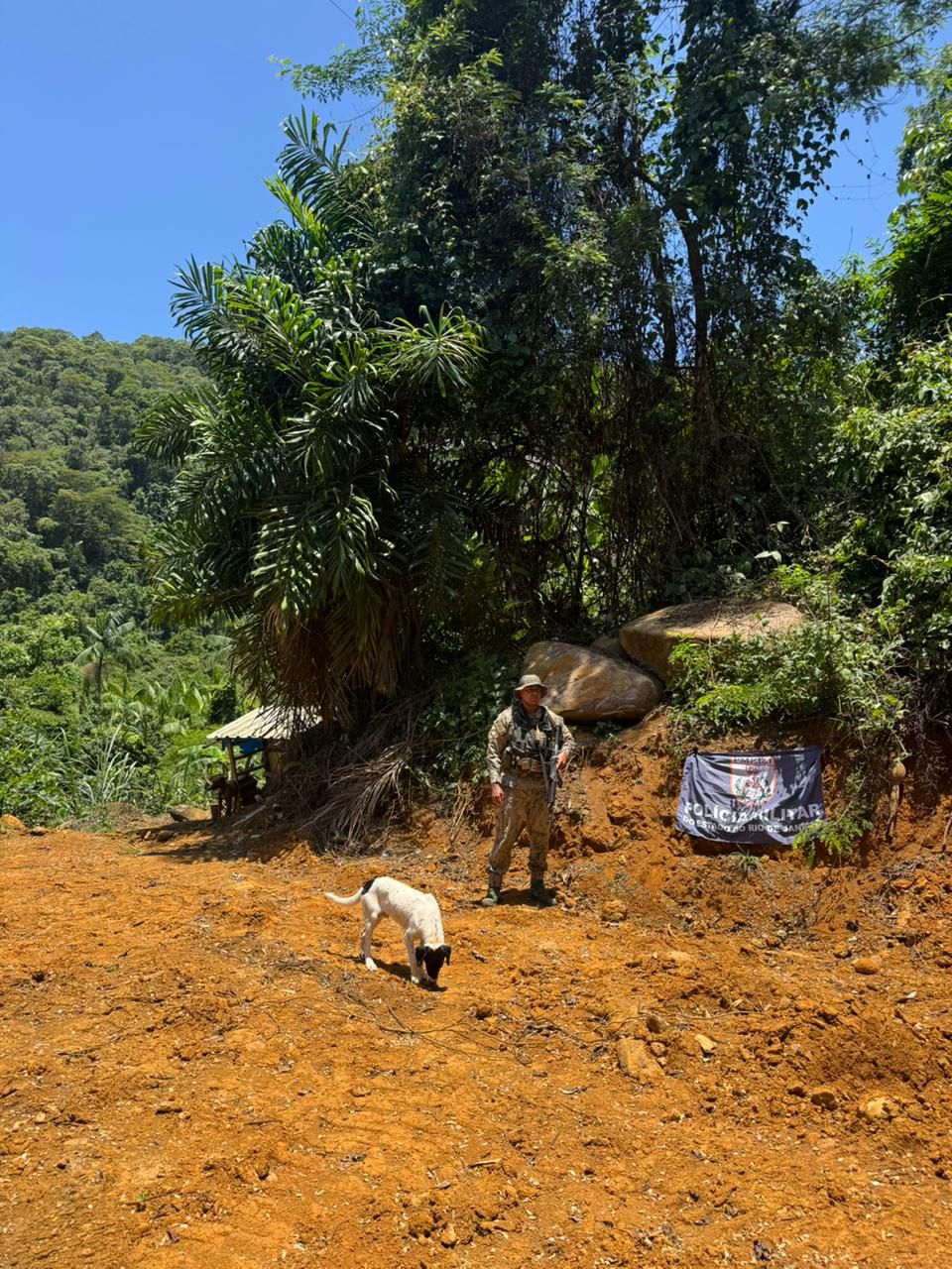 Polícia Ambiental encontra construção irregular e movimentação do solo em Angra dos Reis 