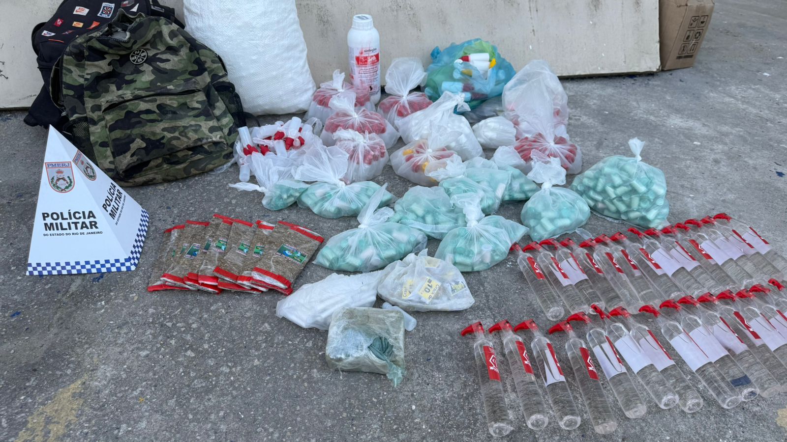 Serviço Reservado do 33º BPM apreende grande quantidade de drogas durante operação no Morro Santo Antônio, em Angra dos Reis 