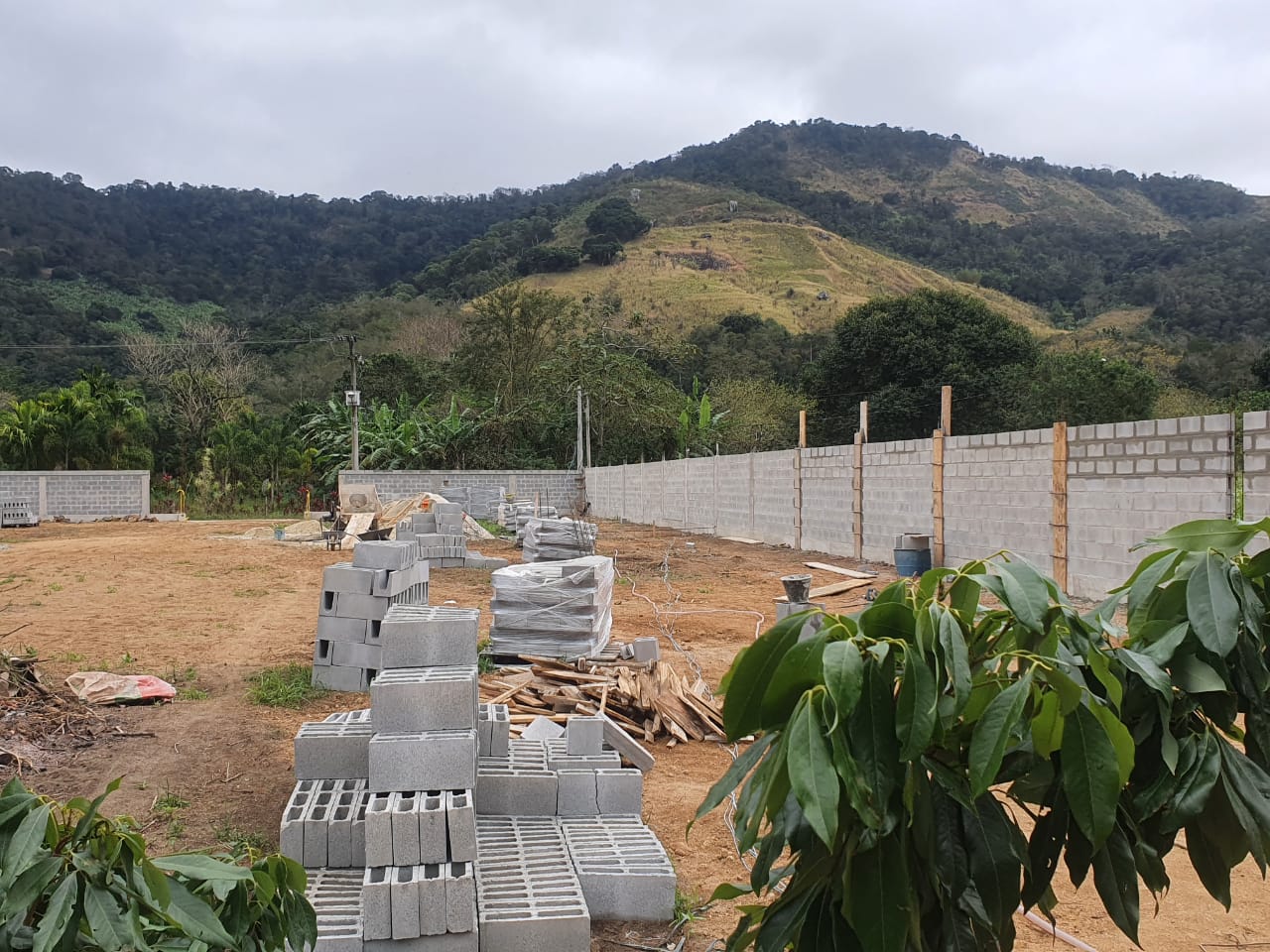 Parcelamento do solo e construção irregular são flagrados em Guaratiba após denúncia