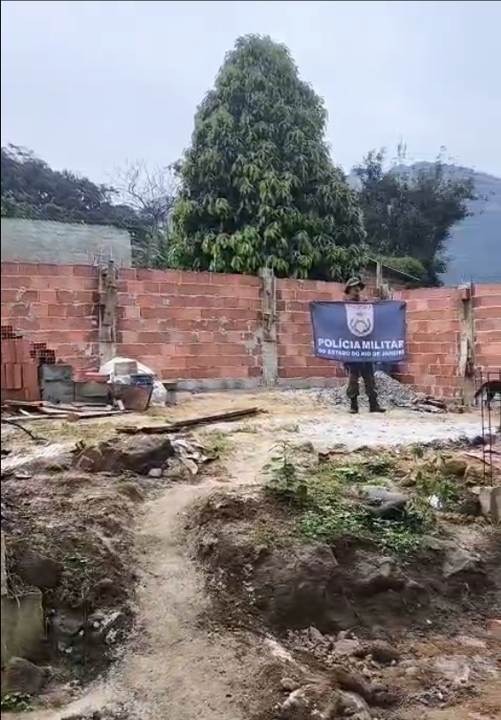 2º BPAm identifica construção irregular e parcelamento do solo em Mangaratiba, após denúncia feita ao Linha Verde 