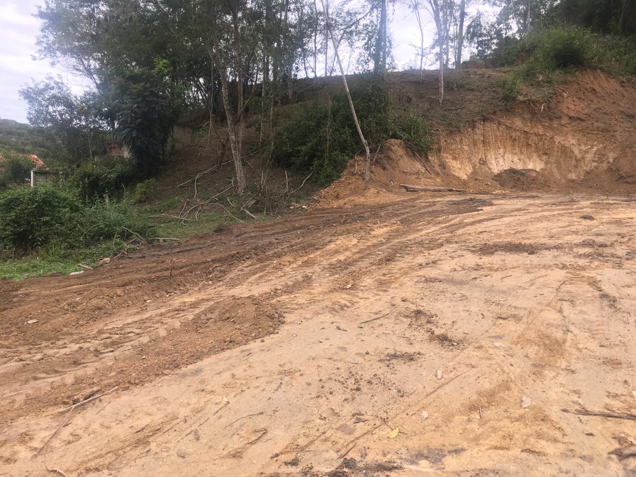 6ª UPAm fiscaliza terreno em Niterói onde havia indícios de extração de barro
