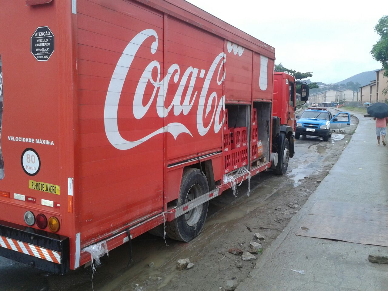 39º BPM recupera caminhão roubado da Coca Cola em Belford Roxo
