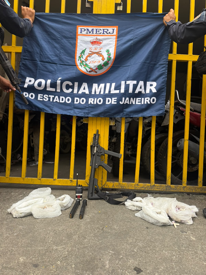 Policiais do 7°BPM apreendem metralhadora e drogas em São Gonçalo, com a ajuda do Disque Denúncia