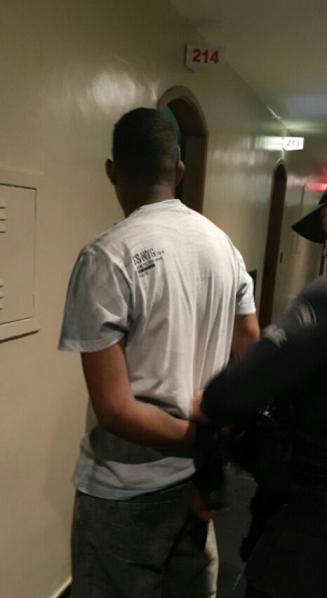 Foragido é preso por policiais do COE com apoio da CORE dentro de Motel, em Bonsucesso