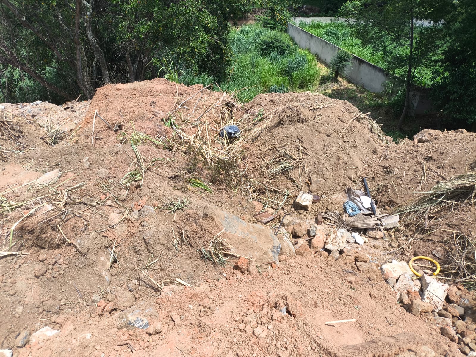 Polícia ambiental flagra atividade potencialmente poluidora no Barro Branco, em Paty do Alferes 