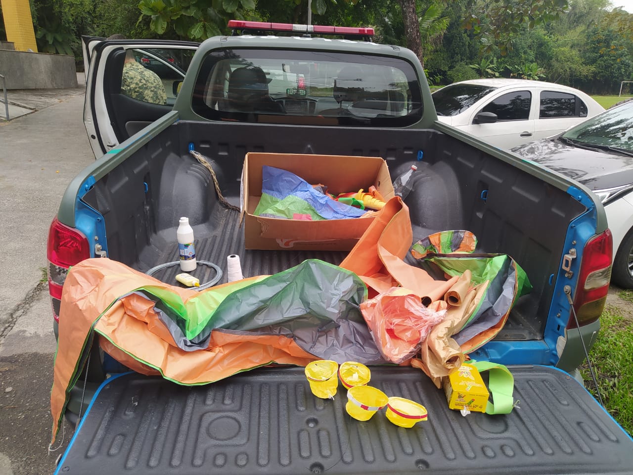 Linha Verde leva polícia ambiental a encontrar imóvel utilizado para fabricação de balões em Duque de Caxias