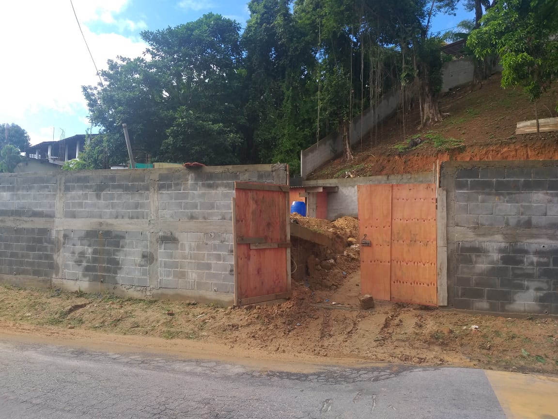 Denúncia do Linha Verde leva polícia a flagrar construção irregular em bairro de Angra dos Reis