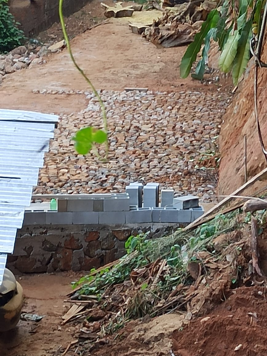 Denúncia leva polícia a constatar extração irregular de substância mineral e nivelamento de greide em Angra dos Reis
