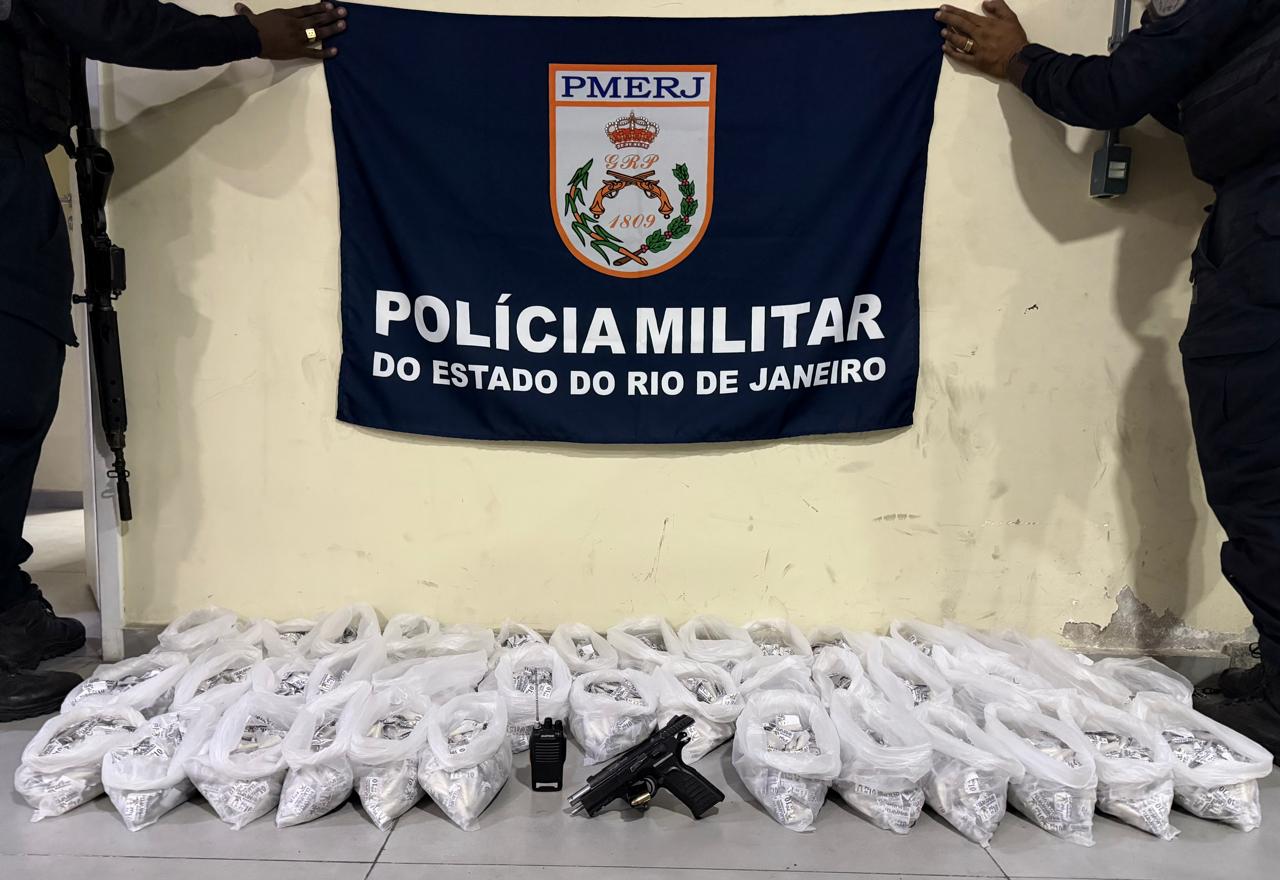 Militares do 7° BPM apreendem arma, munições e drogas em São Gonçalo