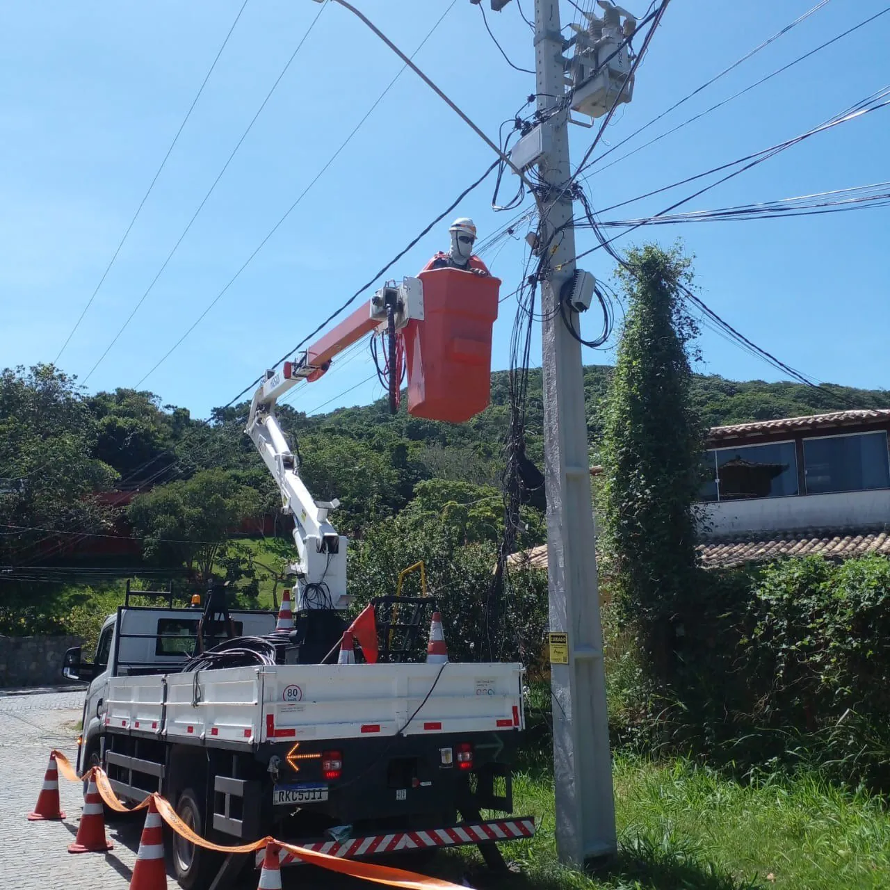 Furto de 4 km de cabos da Enel afeta 300 clientes e atinge Niterói e Maricá