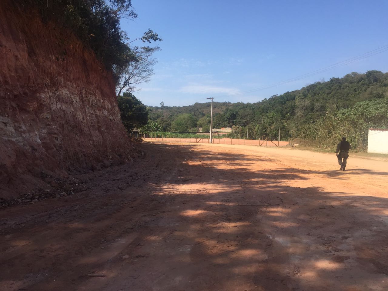 Terreno onde havia os crimes de extração e movimentação do solo é localizado em Magé com a ajuda do Linha Verde