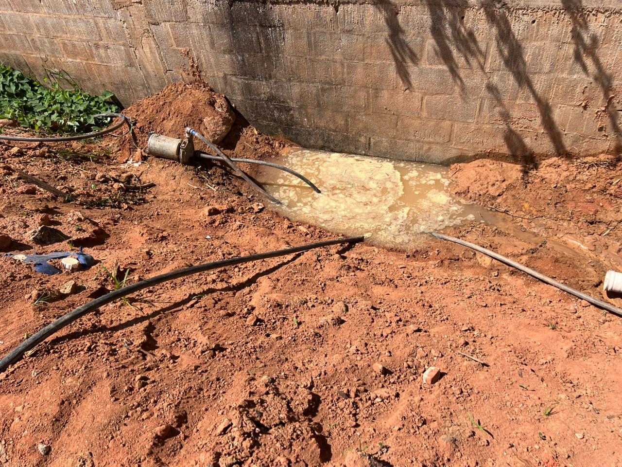 Polícia flagra abertura de poço artesiano e aterro sem licença em Bom Jesus do Itabapoana