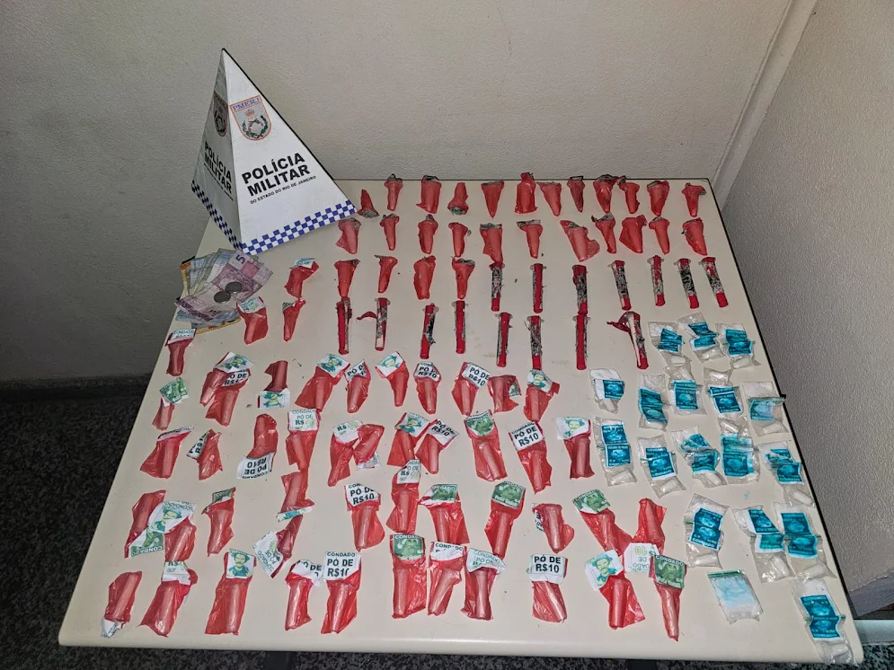 Através de informação do Disque Denúncia, polícia dá prejuízo de R$ 3 mil ao tráfico de Paraty