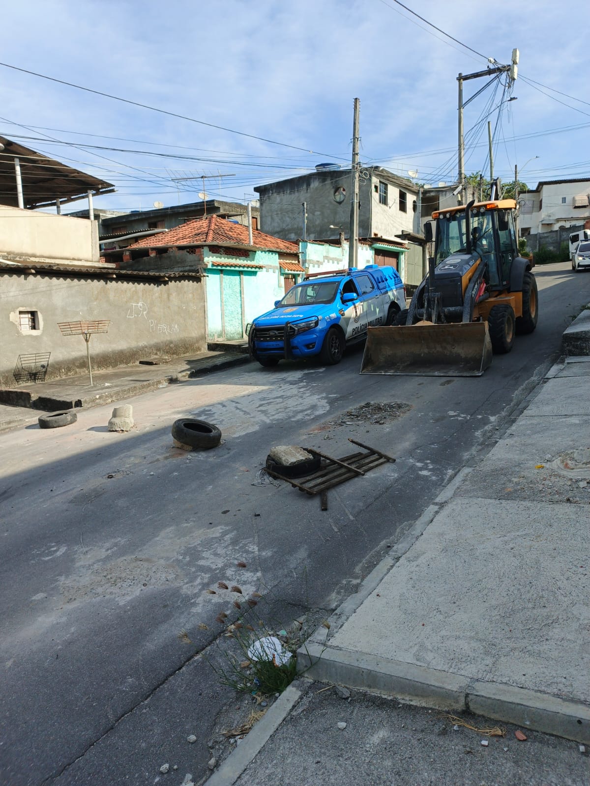 7° BPM retira 54 toneladas de barricadas em São Gonçalo
